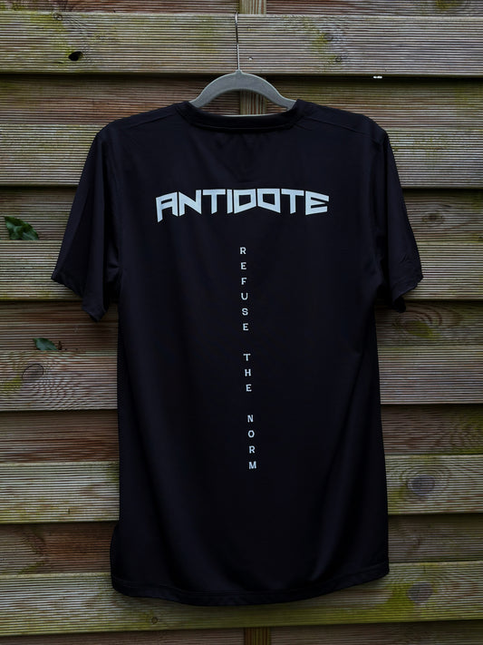 REFUSE THE NORM TEE black