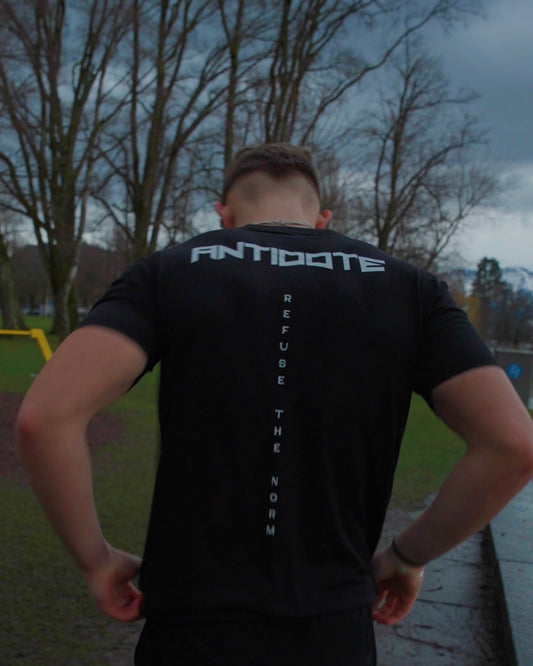 REFUSE THE NORM TEE black